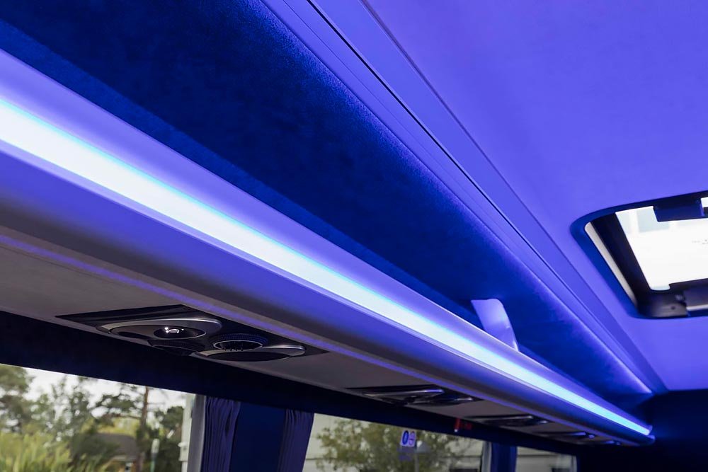 avantgarde minibus image 17